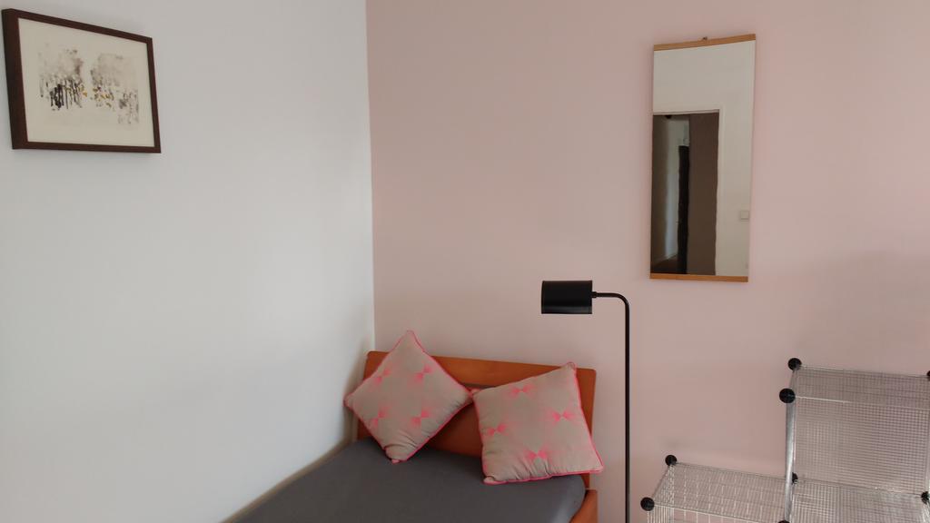 Minitel Apartment *